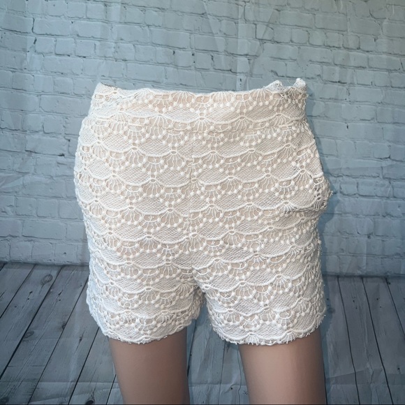 Express Pants - Express Cream Zip Down High Waist shorts size 2